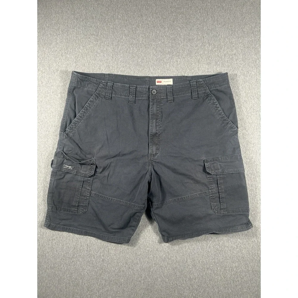 Wrangler Relaxed Fit Hits At The Knees Men's Dark Gray Cargo Shorts